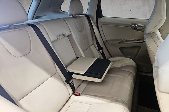 Volvo XC60 21 of 30