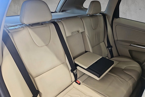Volvo XC60 20 of 30