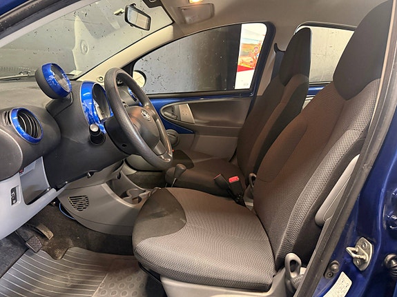 Toyota Aygo 14 of 16