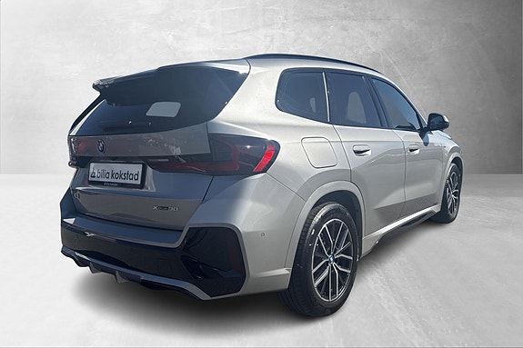 BMW iX1 3 of 18