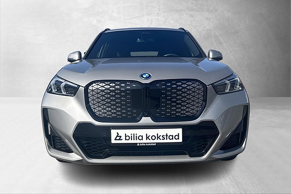 BMW iX1 2 of 18