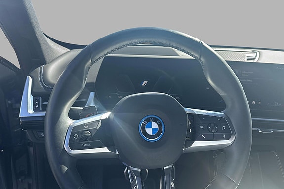 BMW iX1 9 of 18