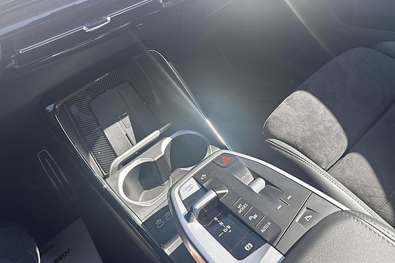BMW iX1 6 of 18
