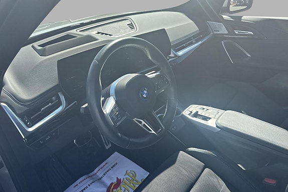 BMW iX1 7 of 18