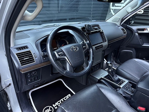 Toyota Land Cruiser 13 of 30