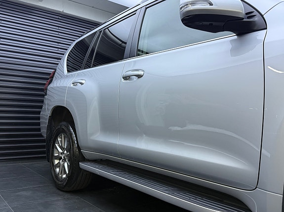 Toyota Land Cruiser 7 of 30