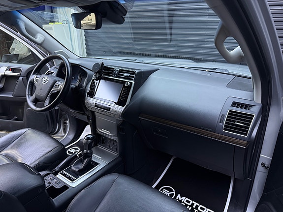 Toyota Land Cruiser 14 of 30
