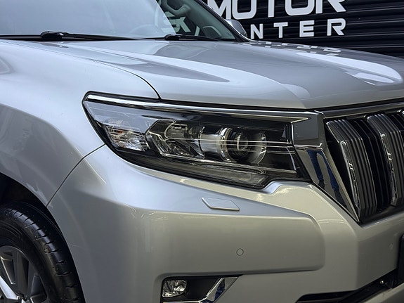 Toyota Land Cruiser 4 of 30