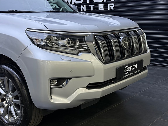Toyota Land Cruiser 3 of 30