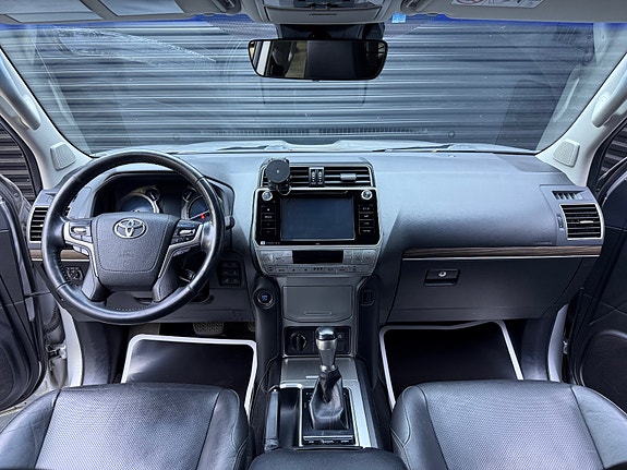 Toyota Land Cruiser 12 of 30