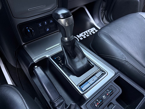 Toyota Land Cruiser 27 of 30