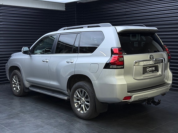 Toyota Land Cruiser 2 of 30