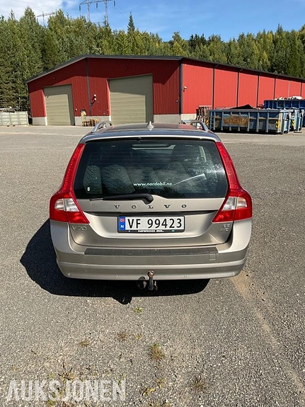 Volvo V70 3 of 14
