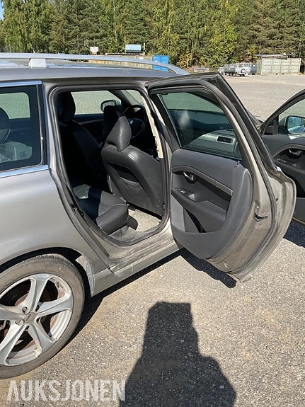 Volvo V70 7 of 14