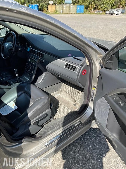 Volvo V70 8 of 14