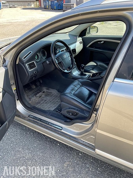 Volvo V70 9 of 14