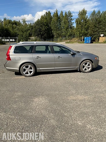 Volvo V70 4 of 14