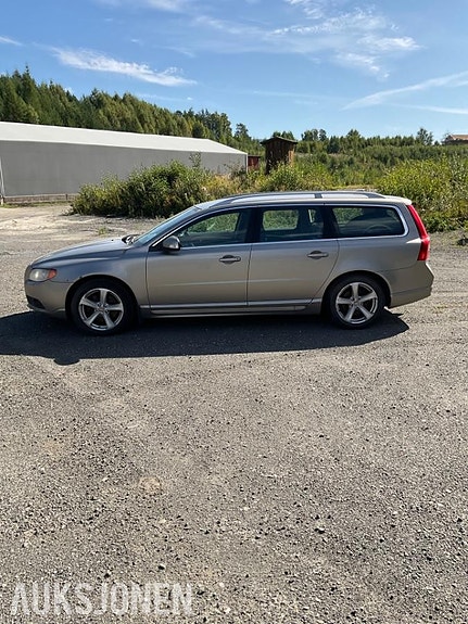 Volvo V70 2 of 14