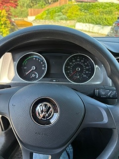 Volkswagen e-Golf VII 3 of 9