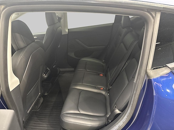 Tesla Model Y 14 of 23