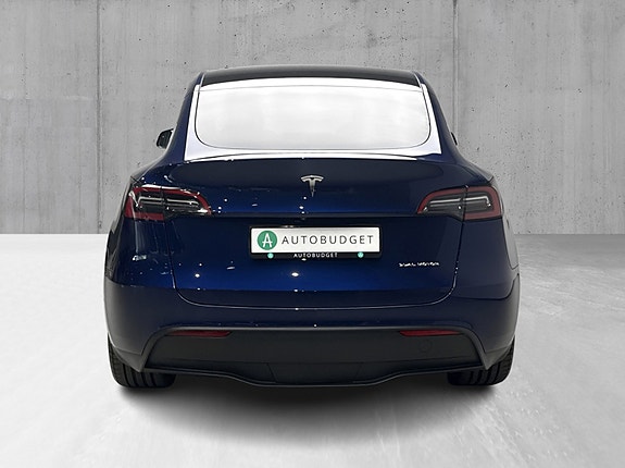 Tesla Model Y 7 of 23
