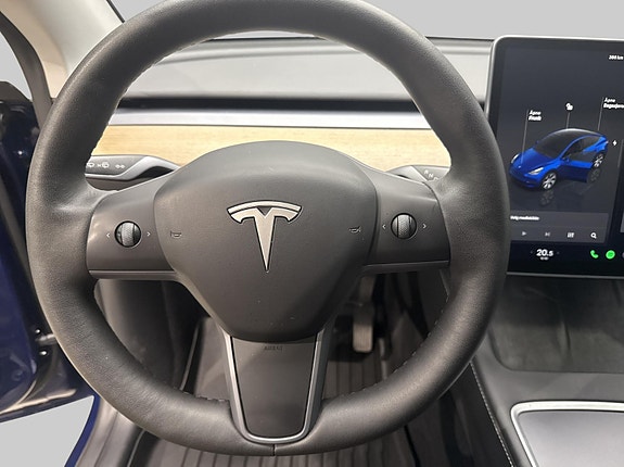 Tesla Model Y 9 of 23