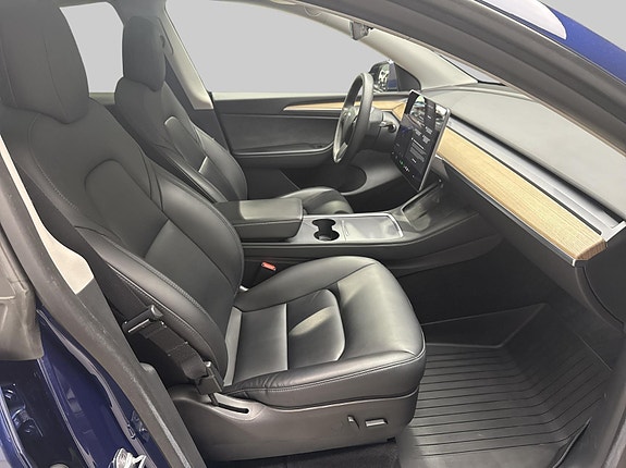 Tesla Model Y 19 of 23