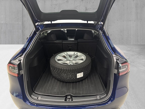 Tesla Model Y 16 of 23