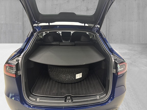 Tesla Model Y 17 of 23