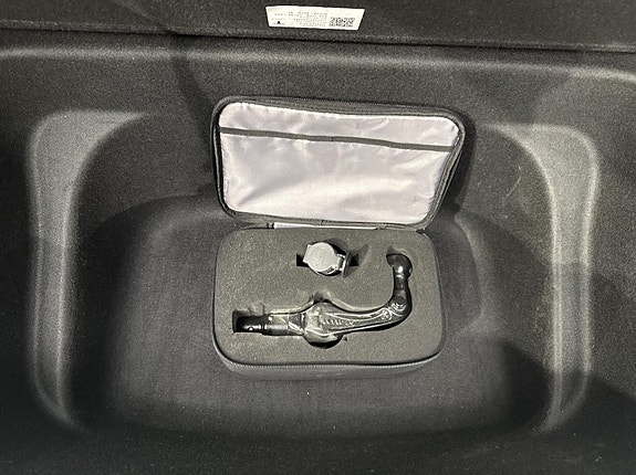 Tesla Model Y 21 of 23