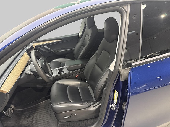 Tesla Model Y 8 of 23