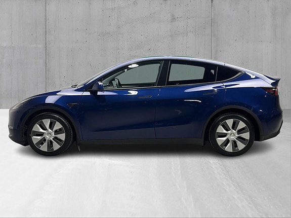 Tesla Model Y 5 of 23