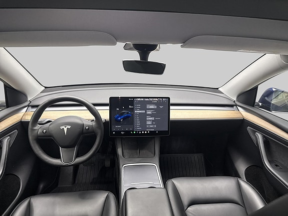 Tesla Model Y 15 of 23