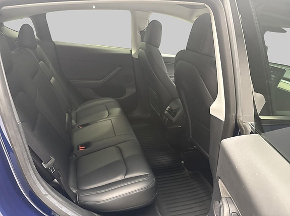 Tesla Model Y 18 of 23