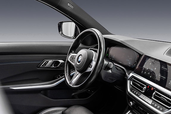 BMW 330e 25 of 30