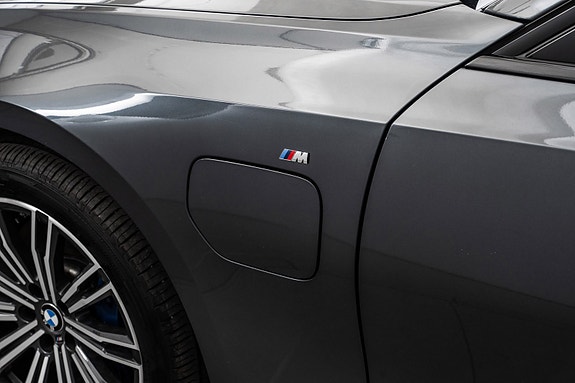 BMW 330e 18 of 30