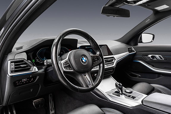 BMW 330e 20 of 30