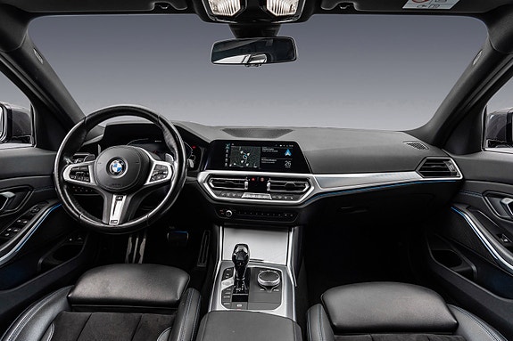 BMW 330e 19 of 30