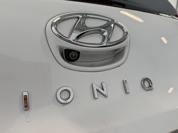 Hyundai IONIQ 18 of 21