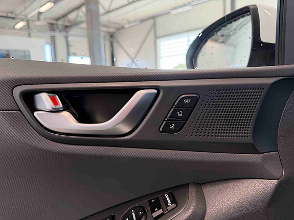 Hyundai IONIQ 12 of 21
