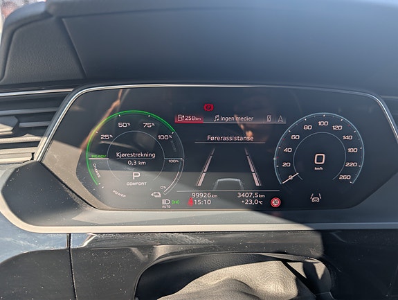 Audi e-tron 13 of 24