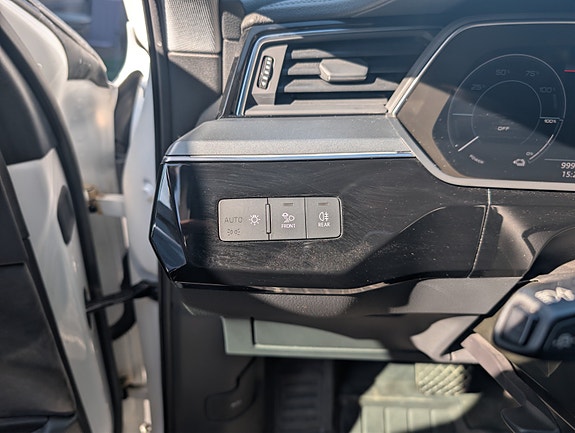 Audi e-tron 8 of 24