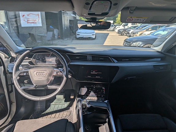 Audi e-tron 15 of 24