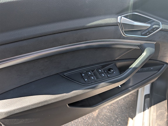 Audi e-tron 11 of 24