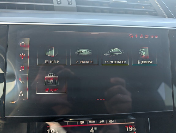 Audi e-tron 10 of 24