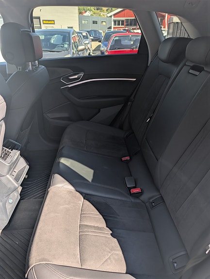 Audi e-tron 18 of 24
