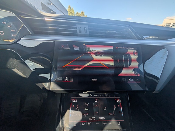Audi e-tron 5 of 24