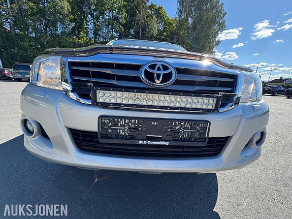 Toyota HiLux 11 of 30
