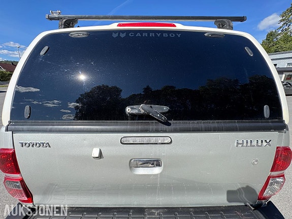 Toyota HiLux 20 of 30