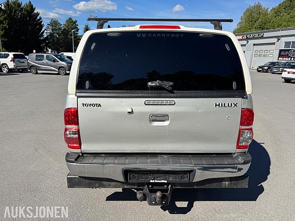 Toyota HiLux 4 of 30